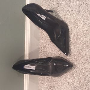 Black pattern leather Steve Madden pumps